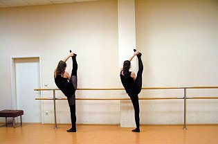 Showballett des Ensemble Fire & Flame: Klassisches Ballett -Training unter der Leitung von Karin Lenk